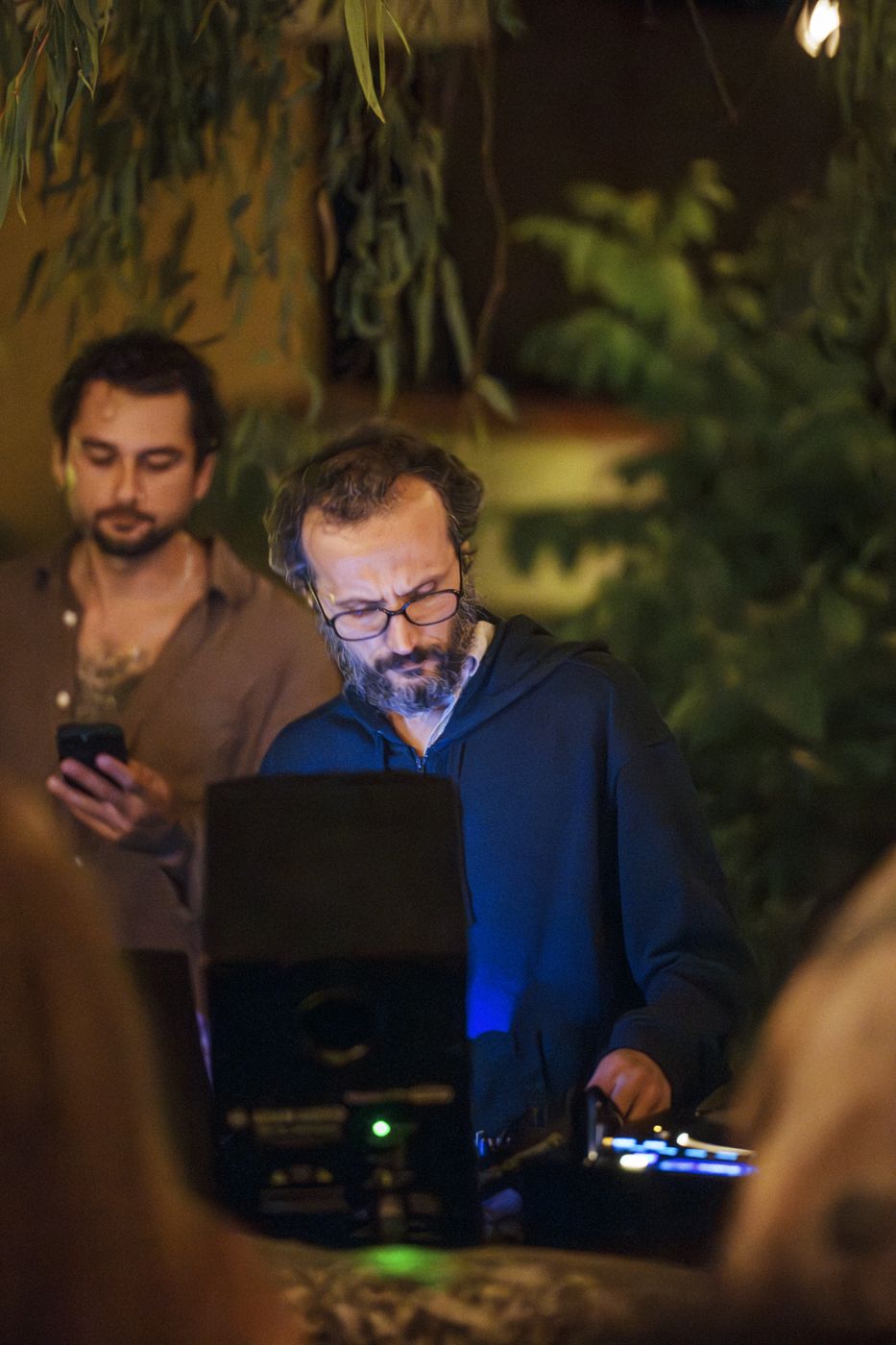 Jonasclean behind the decks